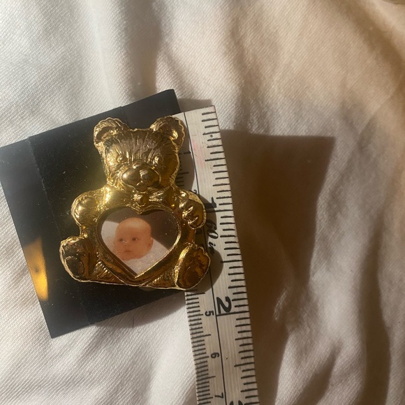 Photo frame teddy brooch - Picture 3 of 3